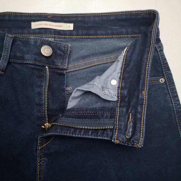 Levi's Ladies Size 4 Dark Wash Classic Mid Rise Skinny Blue Jeans - Picture 5 of 10